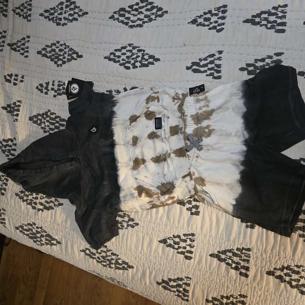 NWT 4t Boys Abstract Tie Dye Volcom Matching Set